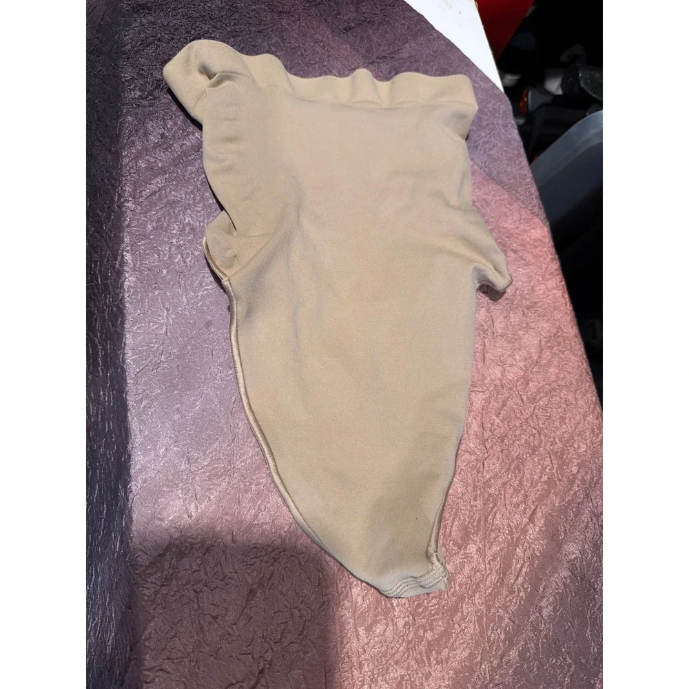 SKIMS Sculpting Thong Bodysuit Sand Beige Shapewear Size M/L RN158973 cont 18 - Picture 2 of 3